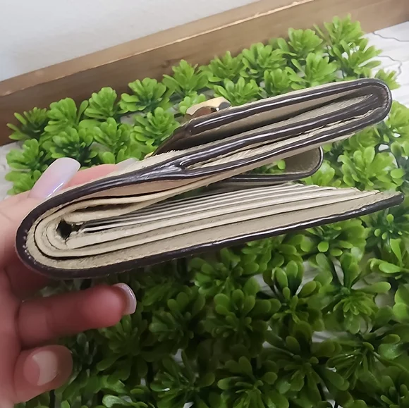 Gucci With COA Bifold Wallet - Picture 11 of 12